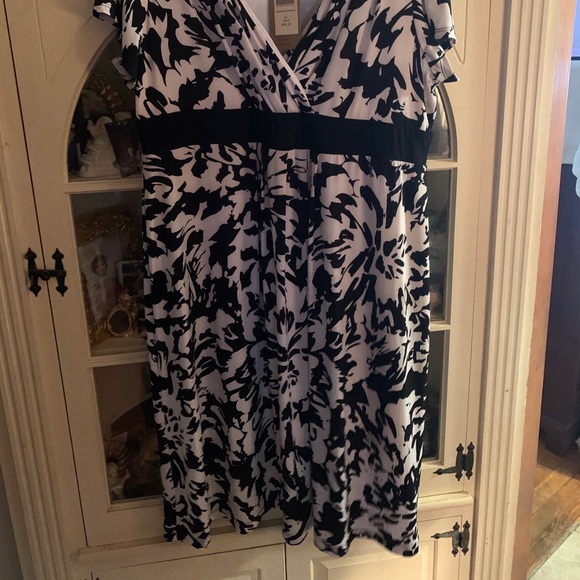 B/W short sleeve Coldwater creek dress XL NWT - Picture 5 of 6